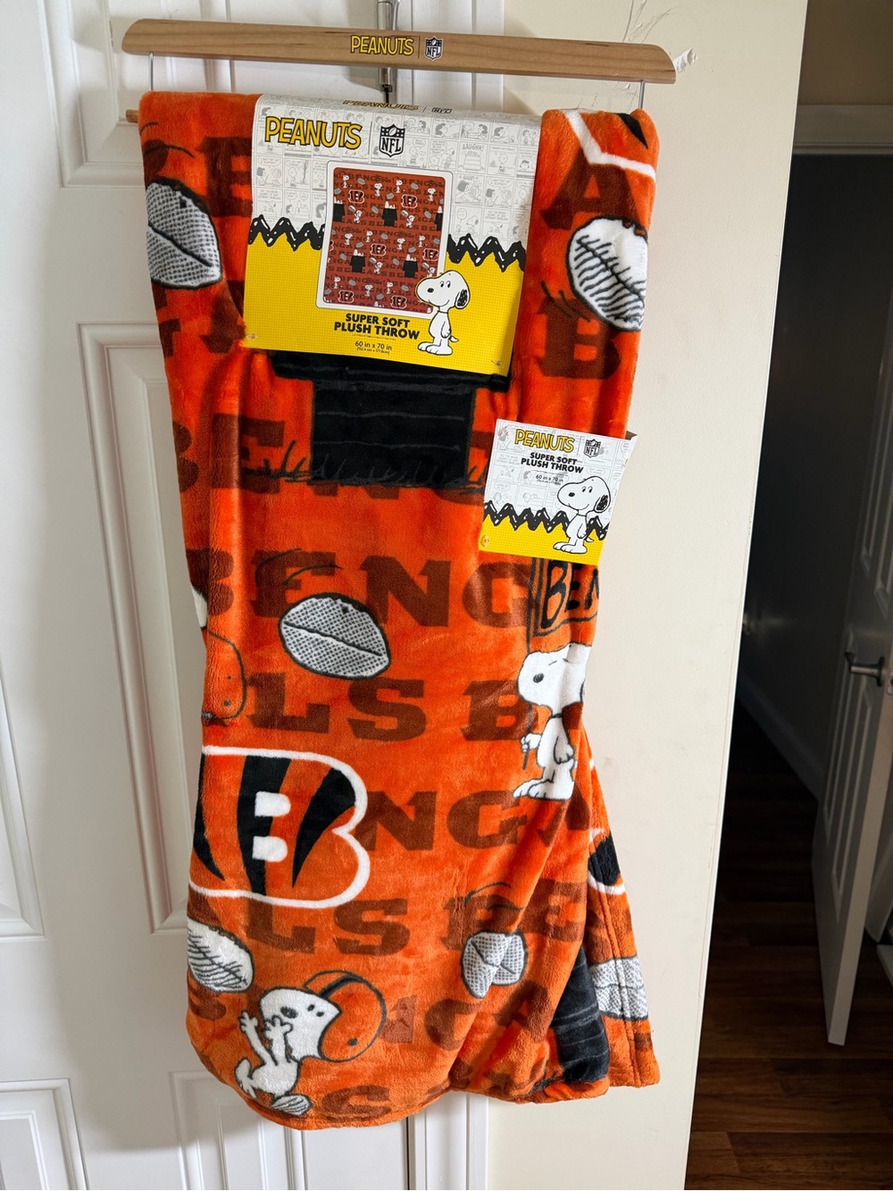 Peanuts Snoopy Cincinnati Bengals Super Soft Plush
